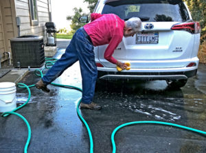 Willis movement on one leg washing car